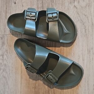 Missed return deadline, don't fit me. Never worn.